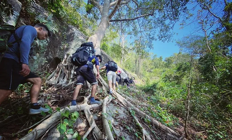 Chuan-bi-gi-khi-Trekking-nui-Ba-Den-Cam-nang-day-du-tu-A-den-Z